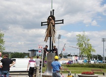 	Jednym z wcześniejszych płockich przedsięwzięć jest nowy pomnik na placu Celebry Papieskiej.