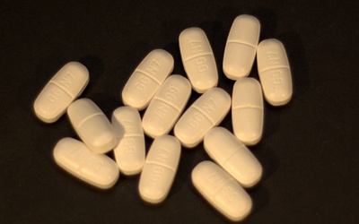 Nadużywanie paracetamolu u osób z nadciśnieniem może grozić zawałem lub udarem mózgu