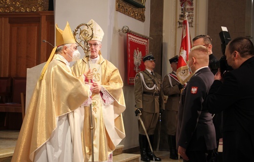 Ingres bp. Wiesława Lechowicza do katedry polowej Wojska Polskiego [GALERIA ZDJĘĆ]