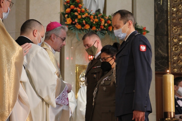 Ingres bp. Wiesława Lechowicza do katedry polowej Wojska Polskiego [GALERIA ZDJĘĆ]