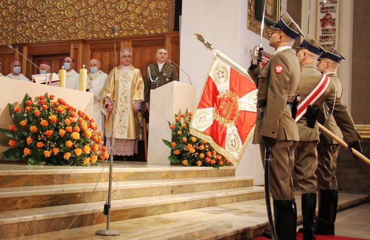 Ingres bp. Wiesława Lechowicza do katedry polowej Wojska Polskiego [GALERIA ZDJĘĆ]