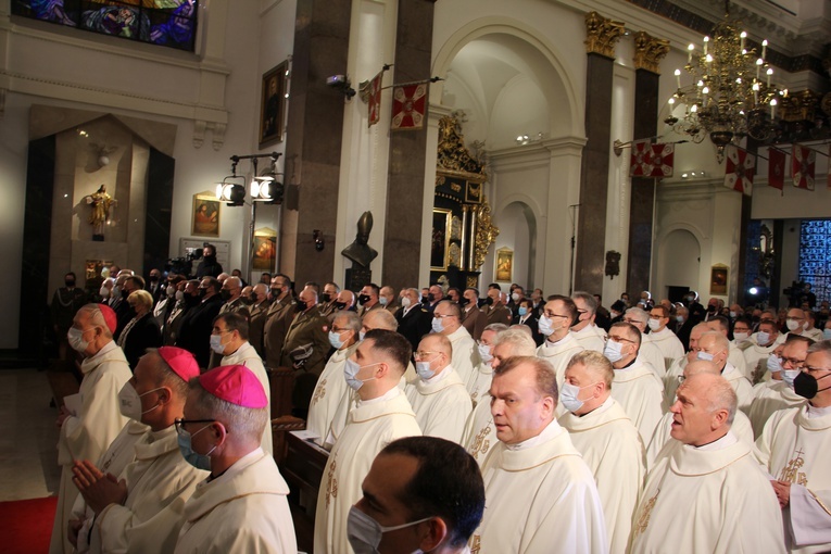 Ingres bp. Wiesława Lechowicza do katedry polowej Wojska Polskiego [GALERIA ZDJĘĆ]