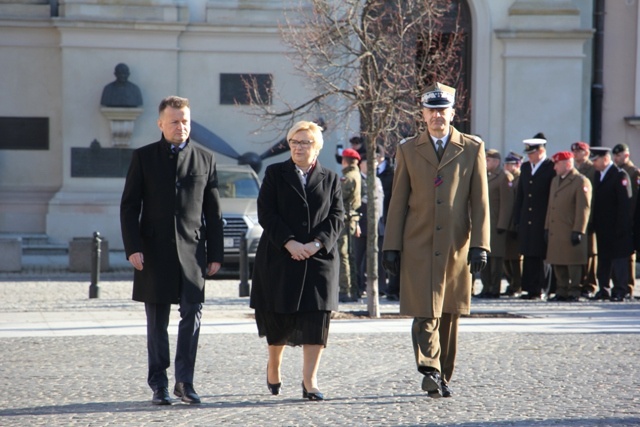 Powitanie bp. Lechowicza przez Kompanię Reprezentacyjną Wojska Polskiego [GALERIA ZDJĘĆ]