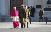 Powitanie bp. Lechowicza przez Kompanię Reprezentacyjną Wojska Polskiego [GALERIA ZDJĘĆ]