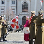 Powitanie bp. Lechowicza przez Kompanię Reprezentacyjną Wojska Polskiego [GALERIA ZDJĘĆ]