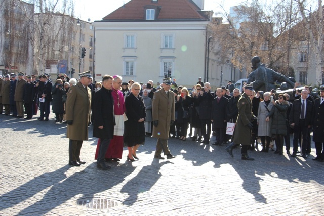 Powitanie bp. Lechowicza przez Kompanię Reprezentacyjną Wojska Polskiego [GALERIA ZDJĘĆ]