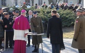 Powitanie bp. Lechowicza przez Kompanię Reprezentacyjną Wojska Polskiego [GALERIA ZDJĘĆ]