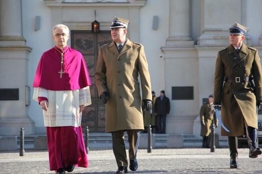 Ingres bp. Wiesława Lechowicza do katedry polowej Wojska Polskiego [GALERIA ZDJĘĆ]