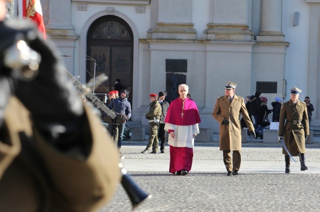 Ingres bp. Wiesława Lechowicza do katedry polowej Wojska Polskiego [GALERIA ZDJĘĆ]