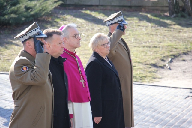 Ingres bp. Wiesława Lechowicza do katedry polowej Wojska Polskiego [GALERIA ZDJĘĆ]