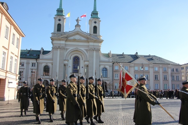 Ingres bp. Wiesława Lechowicza do katedry polowej Wojska Polskiego [GALERIA ZDJĘĆ]