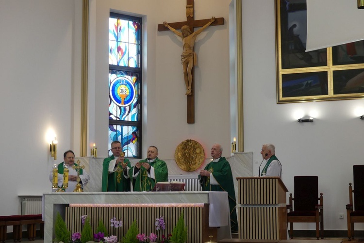 Inauguracja programu pomocy żywnościowej z Caritas w Janowicach