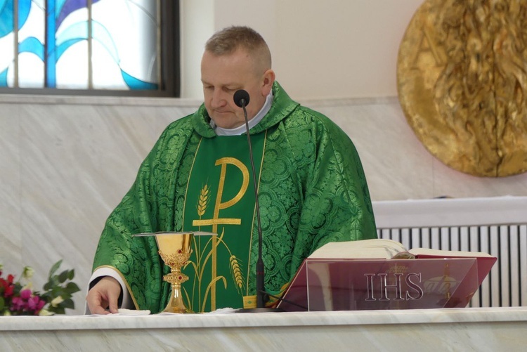 Inauguracja programu pomocy żywnościowej z Caritas w Janowicach