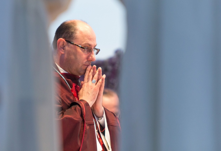 Prymas Polski podczas modlitwy w hospicjum: nasza nadzieja ma sens