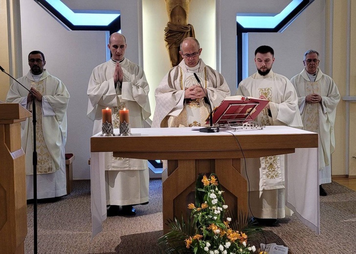 Abp Adrian Galbas odwiedził ząbkowicki DOM pallotynów