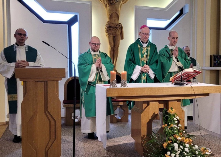 Abp Adrian Galbas odwiedził ząbkowicki DOM pallotynów