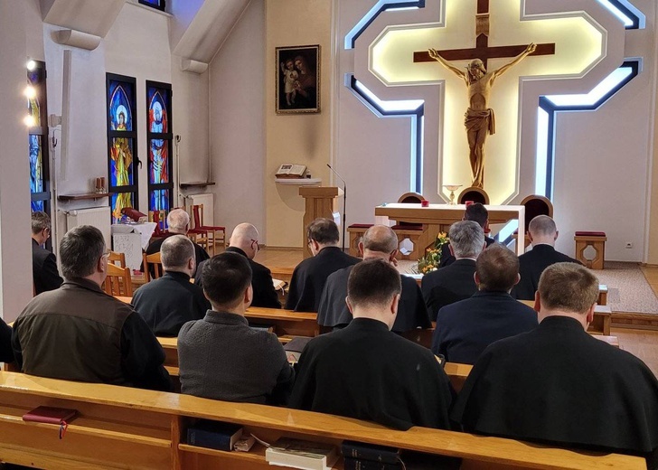 Abp Adrian Galbas odwiedził ząbkowicki DOM pallotynów