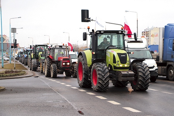 ▲	Protestujący spowalniali, a niekiedy blokowali ruch na ulicach miast i powiatów, m.in. w Kutnie, Łowiczu czy Skierniewicach.