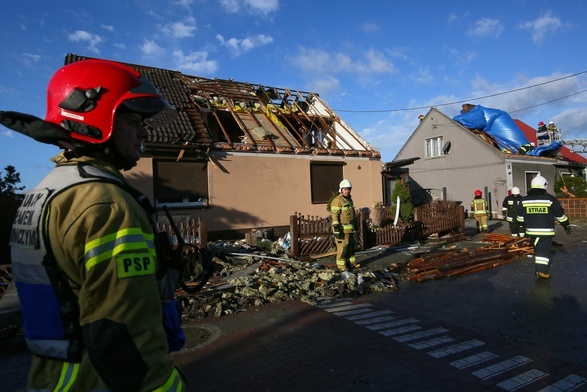 Wichury nad Polską: nie żyje kilka osób, w Krakowie runął dźwig, 340 tys. domów bez prądu