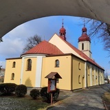 Stuletni kościół w Radoszowach