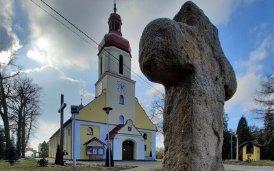 Stuletni kościół w Radoszowach