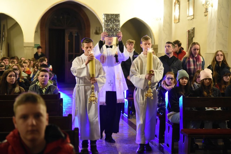 Spotkaniom zawsze towarzyszy rozważanie ewangelii. 