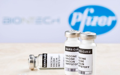 Brak szczepienia przeciw COVID-19 może skutkować zmianą organizacji pracy lub zwolnieniem z placówki ochrony zdrowia