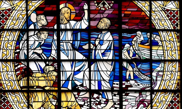 Powołanie Piotra. Witraż w kościele św. Trójcy w Piekarach
