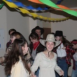 Bal karnawałowy młodzieży na Krzykach pod hasłem: "Dziki Zachód"