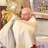 Ks. prał. Nowobilski podczas Mszy św. dziękczynnej za 50 lat kapłaństwa.