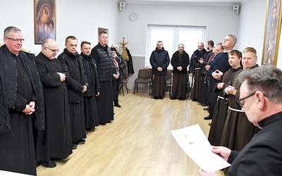 Najpierw była adoracja Najświętszego Sakramentu, a potem przedstawienie parafialnych sprawozdań i dyskusja.