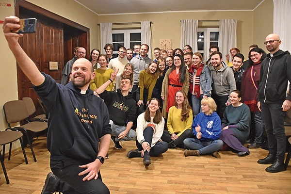 Gospodarzem ostatniego z trzech spotkań było jezuickie DA „Winnica”.