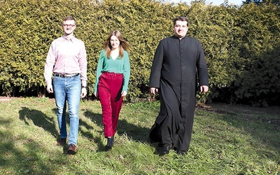 ▲	– Chcemy opowiedzieć o tych, którzy płacą najwyższą cenę za wierność Chrystusowi – mówią (od lewej) Kamil Szczęsny, Olga Sochaczewska i ks. Paweł Łęcki.