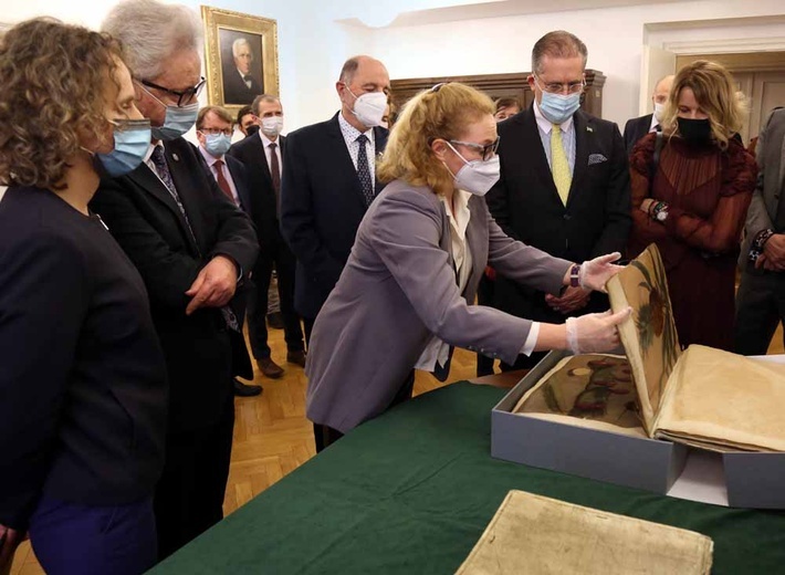 Odsłonięto popiersie Ruya Barbosy