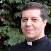 Ks. Michał Machnio pochodzi z parafii Jedlnia-Letnisko koło Radomia. Święcenia kapłańskie przyjął w 2013 roku.