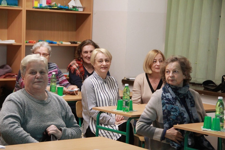 Nowy Sącz. Wykład Haliny Czerwińskiej na Uniwersytecie Trzeciego Wieku