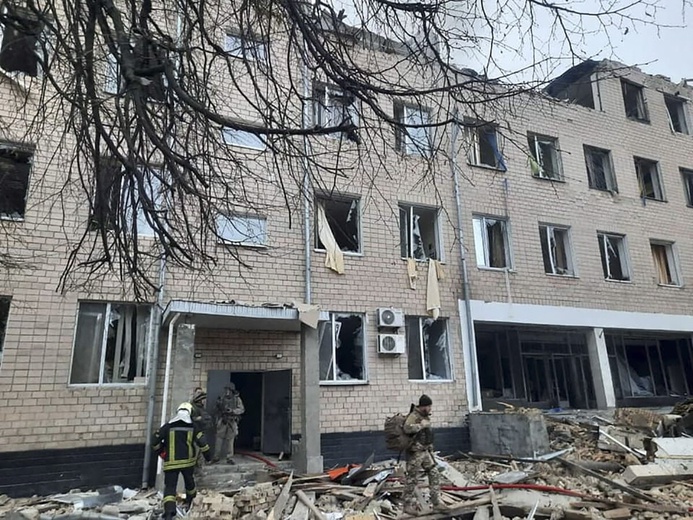 Kolejna fala ostrzału rakietowego na Ukrainę; w Kijowie słyszano eksplozje