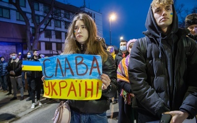 Warszawa w rocznicę wojny. Marsz solidarności i sprzeciw wobec zbrodni