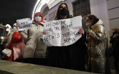 A to protestujący przewiw wojnie w Petersburgu