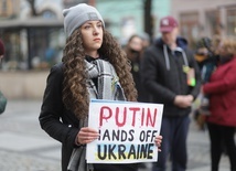 "Putin, ręce precz od Ukrainy".