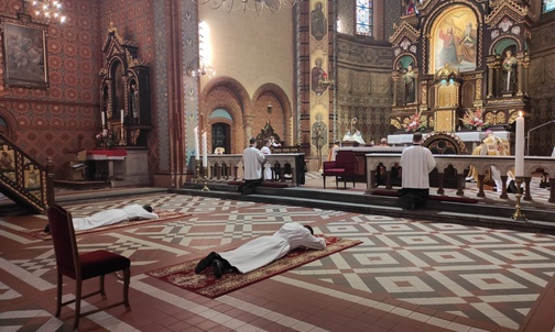 Archidiecezja katowicka. Siedmiu alumnów przyjęło święcenia diakonatu