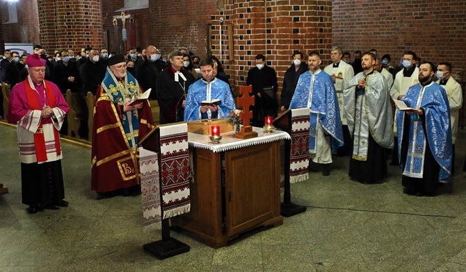 Wrocławianie tłumnie zebrali się na modlitwie za Ukrainę