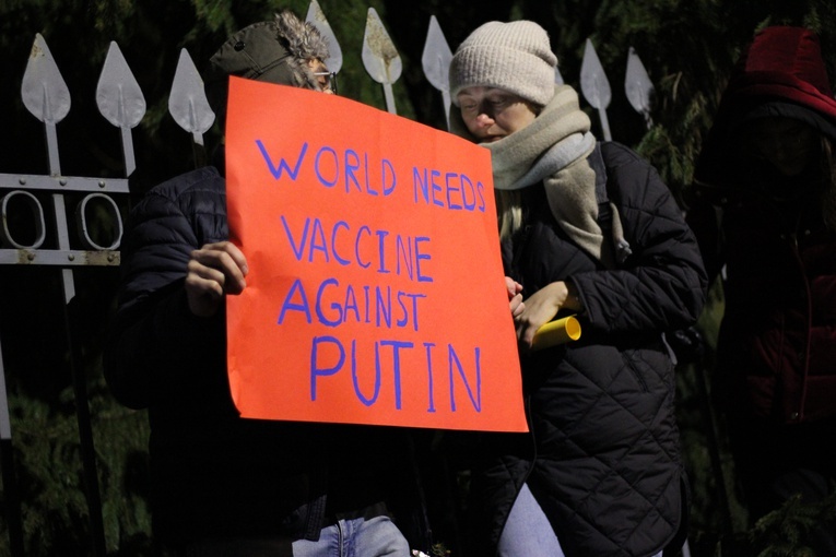 Broń dla Ukrainy! Protest przed rosyjską ambasadą [GALERIA ZDJĘĆ] 