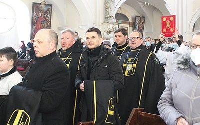 	Mężczyźni podczas procesji.