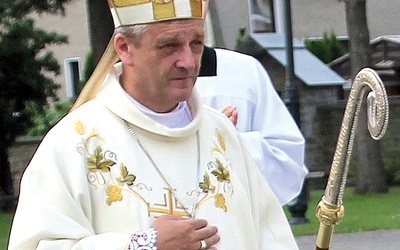 ►	Biskup bielsko-żywiecki zachęca  do zaangażowania się w pomoc Ukraińcom.