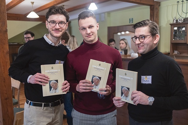 Uczestnikom rozdano encyklikę „Centesimus annus”, której treść była podstawą do przeprowadzenia debaty oksfordzkiej.