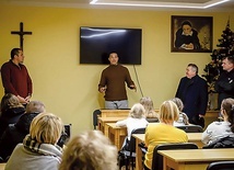 Spotkania odbywają się w każdy wtorek o 19.00.