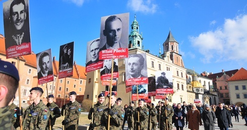 Abp Jędraszewski: Dopiero dzisiejsza Polska spełnia ich testament krwi