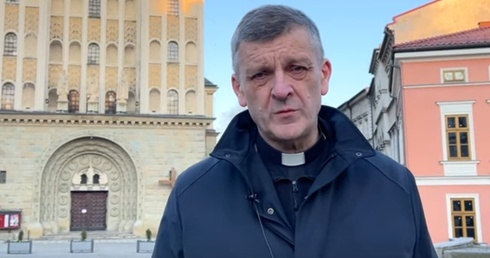 Bp Roman Pindel zaprosił do Bielska-Białej na międzyreligijny marsz slodarności z Ukrainą i modlitwę w katedrze.