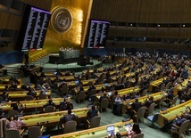 ONZ: Zgromadzenie Ogólne przyjęło rezolucję potępiającą Rosję i wzywającą do wycofania jej wojsk z Ukrainy 